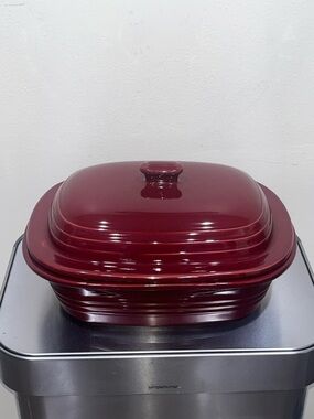 Pampered Chef retired 3QT dutch oven burgundy
